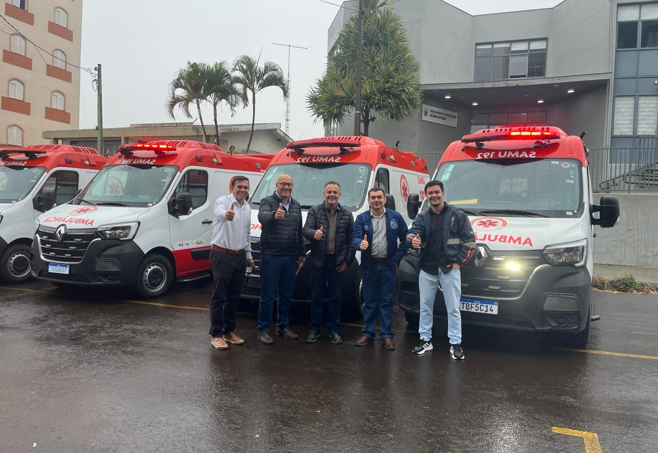 Dia 25 de abril de 2025 é marcado pela entrega de cinco ambulâncias! 